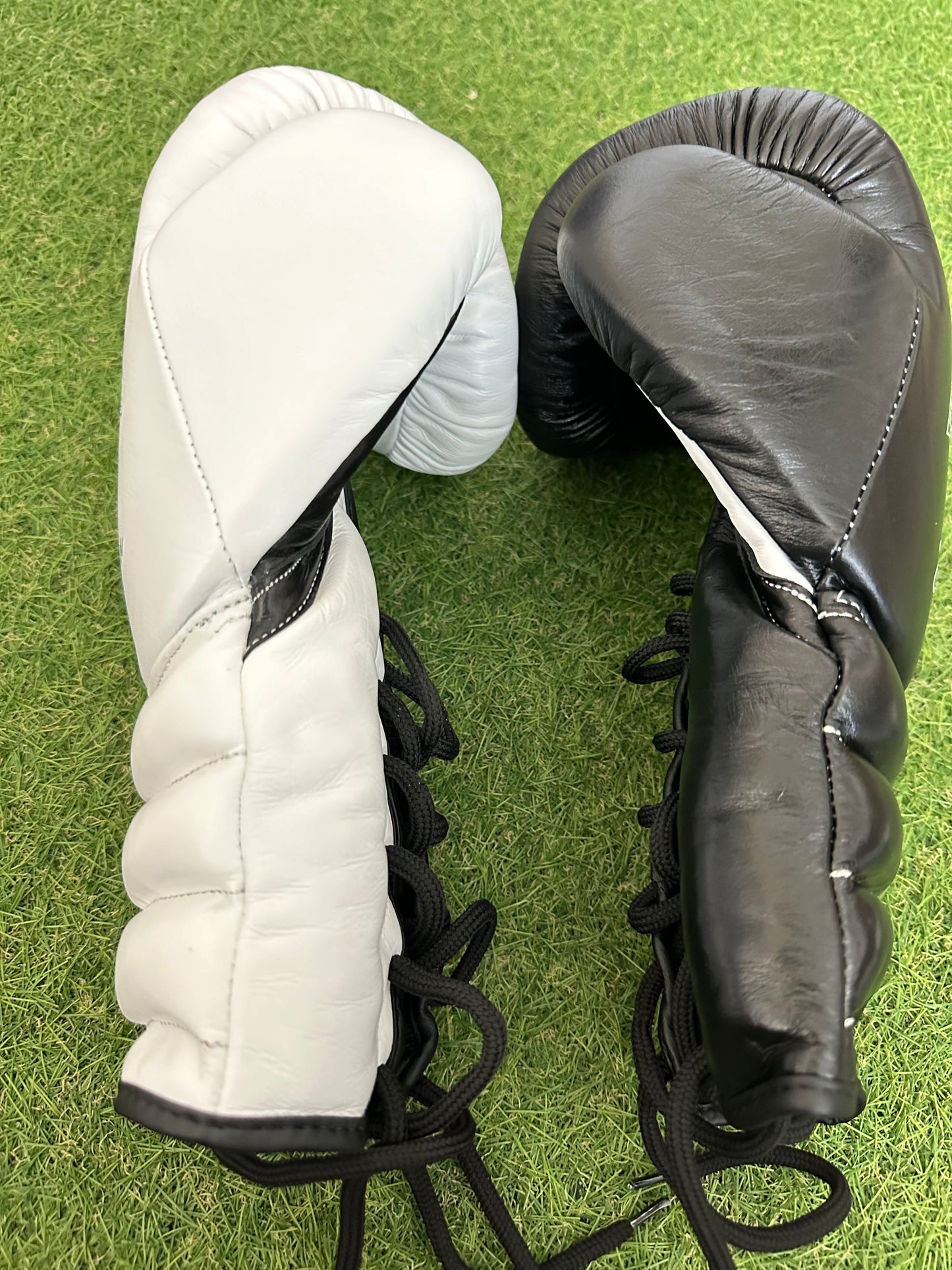 TWO TONE BLACK & WHITE | BOXING GLOVES 100% LEATHER