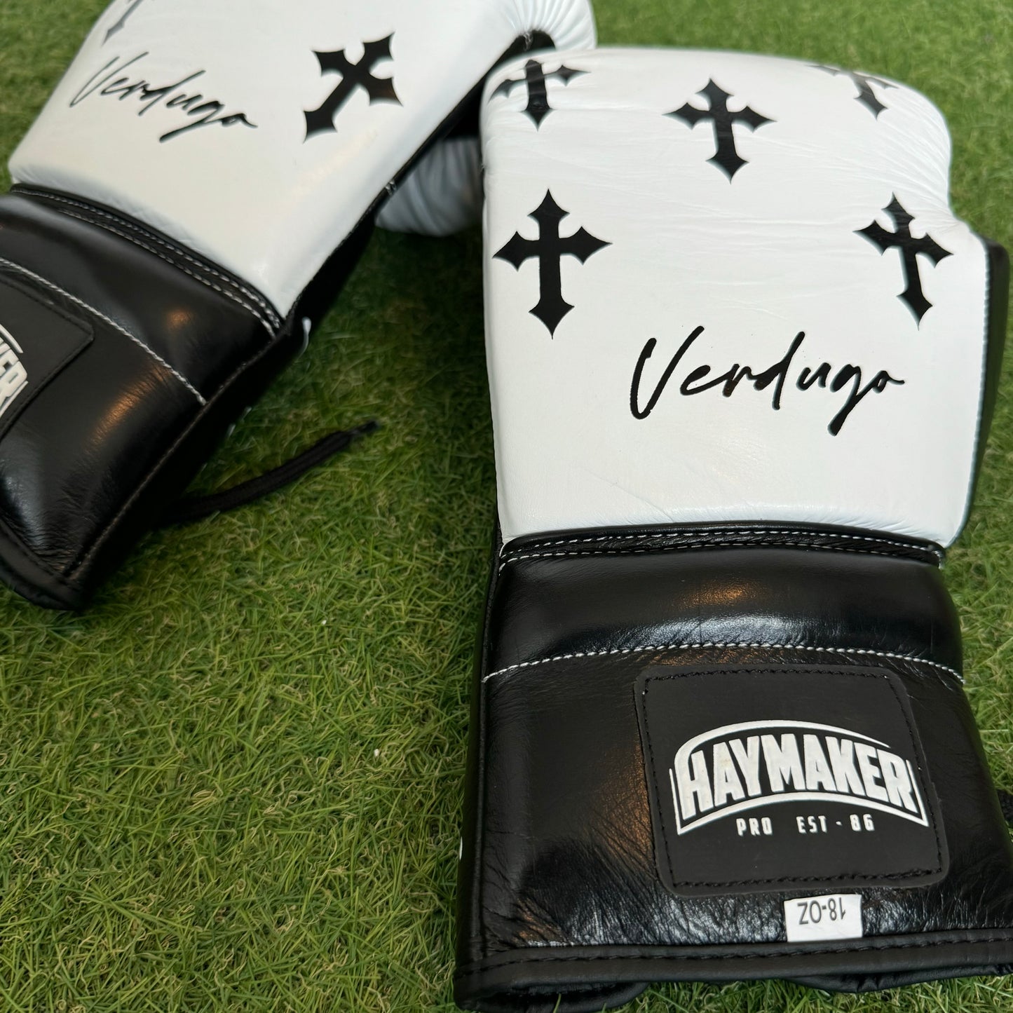 HM CRUCIFIX WHITE & BLACK  | BOXING GLOVES 100% LEATHER