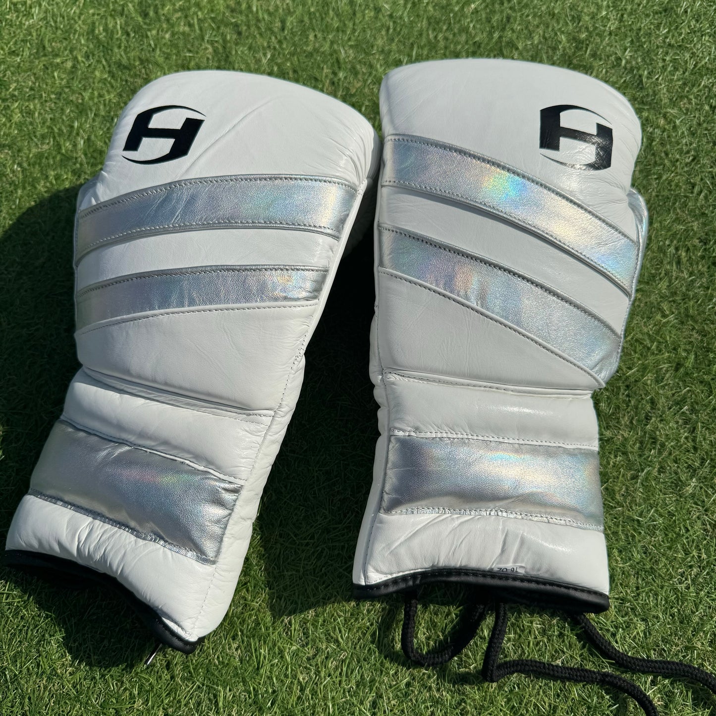 LIMITED EDITION | HOLO SILVER | WHITE GLOVES 100% LEATHER