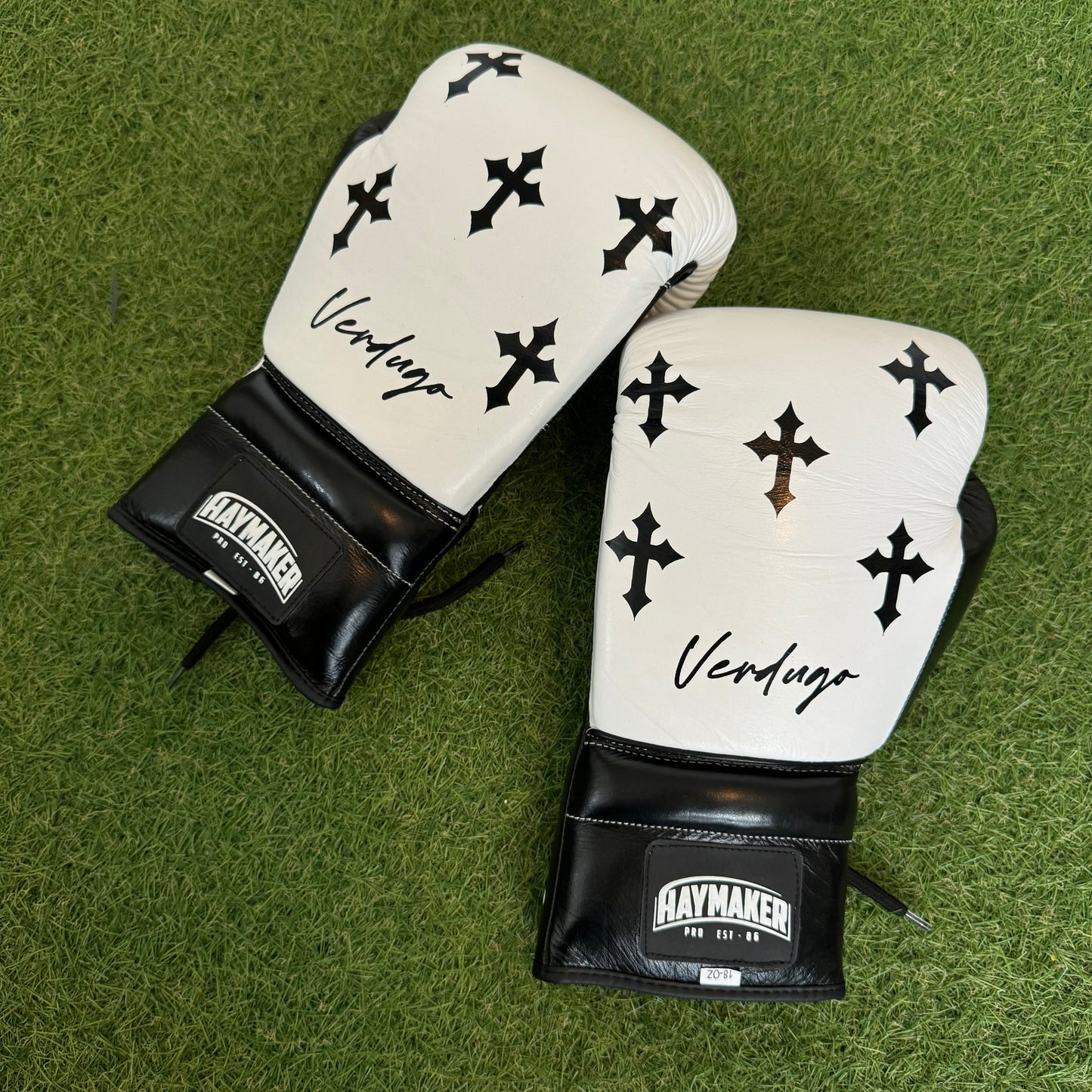 HM CRUCIFIX WHITE & BLACK  | BOXING GLOVES 100% LEATHER