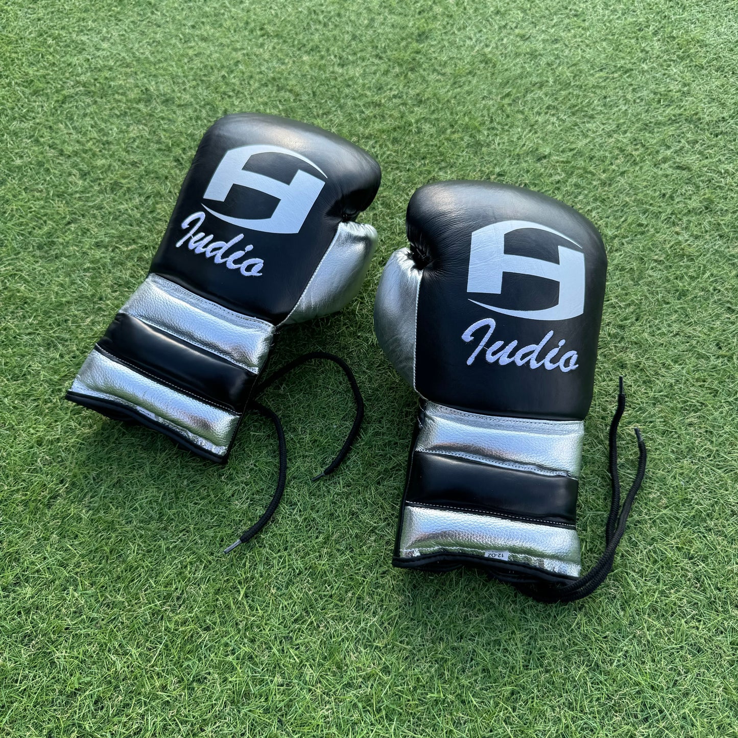 BLACK & SILVER | BOXING  GLOVES 100% LEATHER